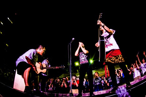 ダブルアンコールでのTHEイナズマ戦隊。（撮影：浜野カズシ）