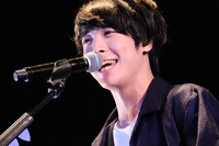 井上竜馬（Vo, Key）（Photo by MASANORI FUJIKAWA）