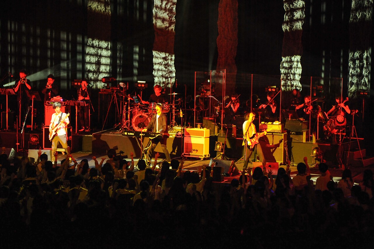 SHE'S、総勢11名の特別編成で届けたホールコンサート「過去も未来も全部大事」