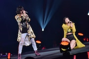 左から佐々木莉佳子、和田彩花。