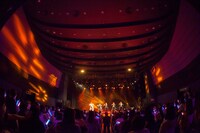 CUBERS「CUBERSワンマンライブ ～それじゃ、ホールワンマン～」の様子。（撮影：牛島康介）