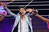 郷ひろみ「Hiromi Go Concert Tour 2018 -Urban Velocity- UV」神奈川・よこすか芸術劇場公演の様子。（写真提供：Sony Music Records）