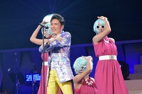 郷ひろみ「Hiromi Go Concert Tour 2018 -Urban Velocity- UV」神奈川・よこすか芸術劇場公演の様子。（写真提供：Sony Music Records）