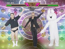 青山テルマ「世界の中心～We are the world～」ミュージックビデオのワンシーン。