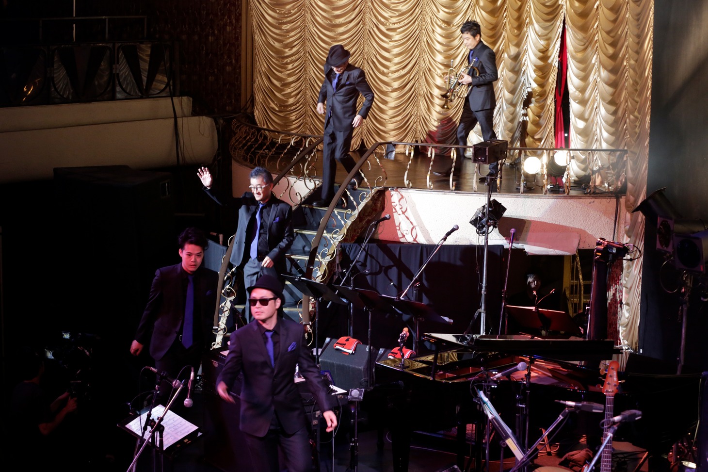 ステージに登場するYuji Ohno & Lupintic Six。（撮影：名和真紀子）