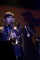 鈴木央紹（Sax）（撮影：名和真紀子）