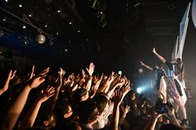 「amiinA 1st one man live『Griffonia～World of the beginning～』」の様子。