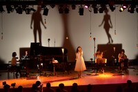 上野優華「ACOUSTIC LIVE TOUR 2018 ～Song with You～」東京・全電通労働会館公演の様子。（写真提供：キングレコード）