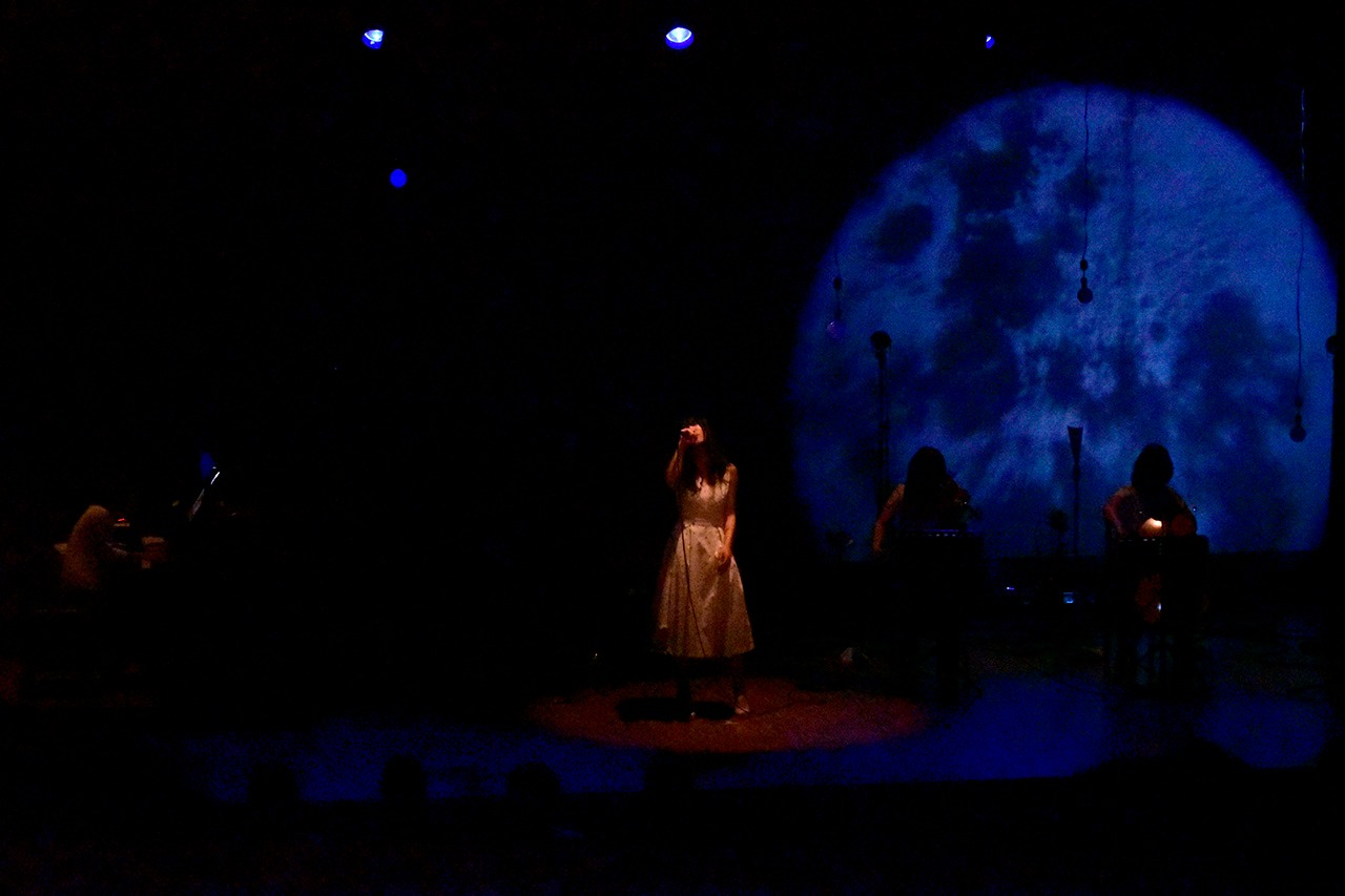 上野優華「ACOUSTIC LIVE TOUR 2018 ～Song with You～」東京・全電通労働会館公演の様子。（写真提供：キングレコード）