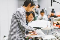 イトケン（Dr, Syn）とJimanica。（撮影：後藤武浩）