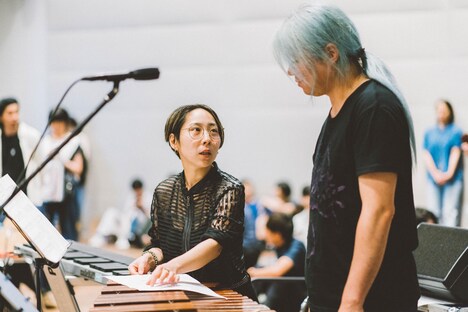 小林うてな（Steelpan）とK-Ta（Marimba）。（撮影：後藤武浩）