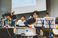 松浦知也と田中堅大。（撮影：後藤武浩）