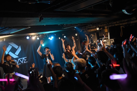 「IVOLVE ONEMAN LIVE "Hacia el verano"」の様子。