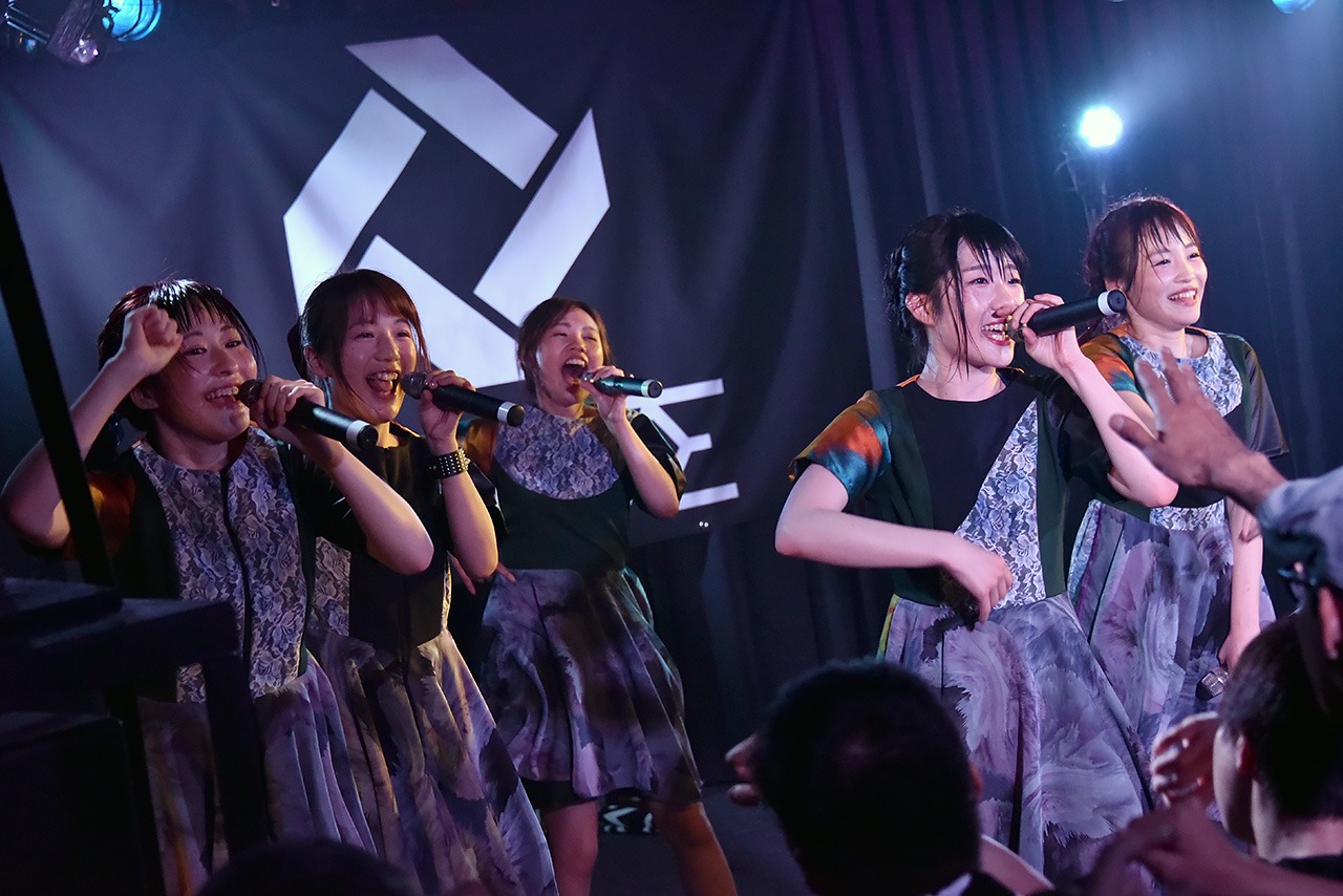 「IVOLVE ONEMAN LIVE "Hacia el verano"」の様子。