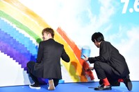 虹を塗る佐野玲於と中川大志。