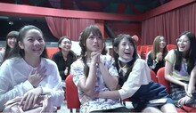 「AKB48 53rdシングル 世界選抜総選挙」速報結果を聞くBNK48。(c)AKS