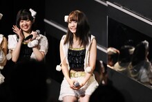 「AKB48 53rdシングル 世界選抜総選挙」速報結果を聞くHKT48メンバー。(c)AKS