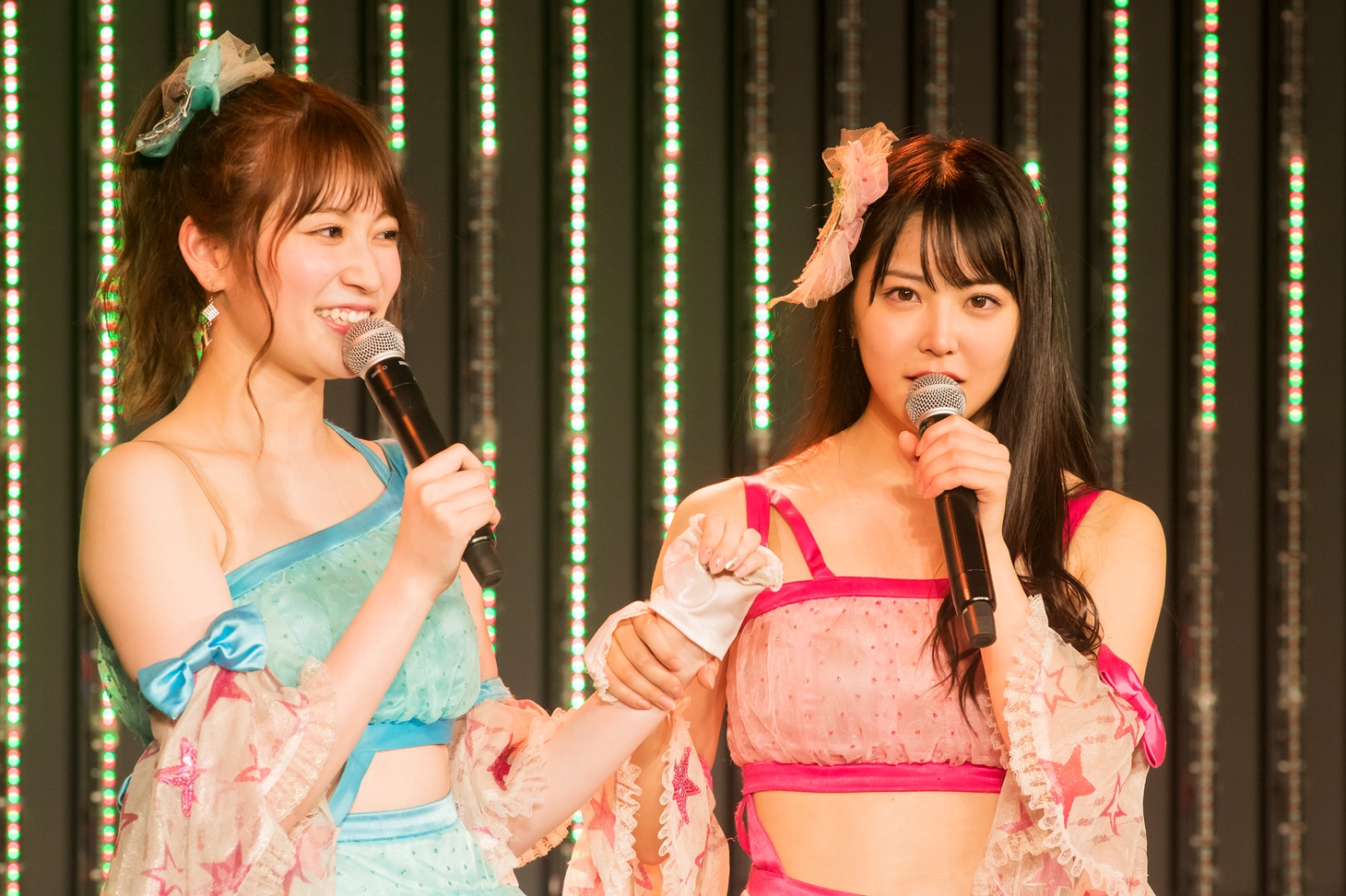 NMB48の吉田朱里と白間美瑠。(c)AKS