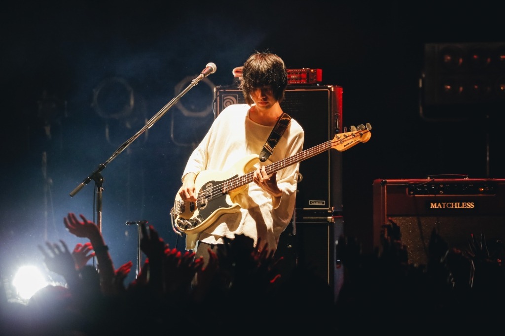 飯田祐馬（B, Cho / KANA-BOON）（撮影：山川哲矢）