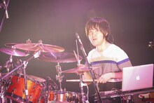 小泉貴裕（Dr / KANA-BOON）（撮影：山川哲矢）