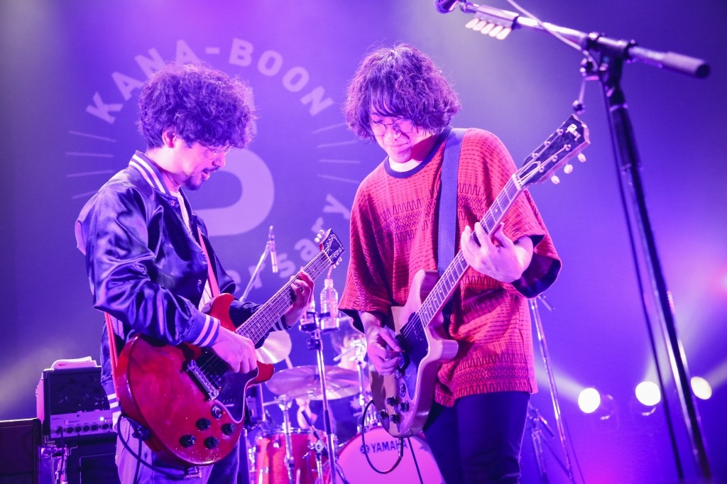 後藤正文（ASIAN KUNG-FU GENERATION）と谷口鮪（KANA-BOON）。（撮影：山川哲矢）