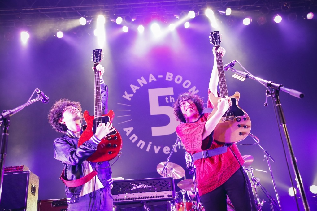 後藤正文（ASIAN KUNG-FU GENERATION）と谷口鮪（KANA-BOON）。（撮影：山川哲矢）