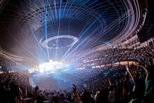 「04 Limited Sazabys 10th Anniversary Live」愛知・日本ガイシホール公演の様子。（撮影：ヤオタケシ）