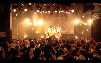「ロッカジャポニカ Spring Tour 2018 ～Re:view ROCK A JAPONICA～」東京・渋谷CLUB QUATTRO公演ダイジェスト映像のワンシーン。