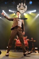 華麗にターンを決める清竜人。