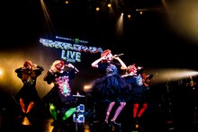 きゃりーぱみゅぱみゅのライブの様子。