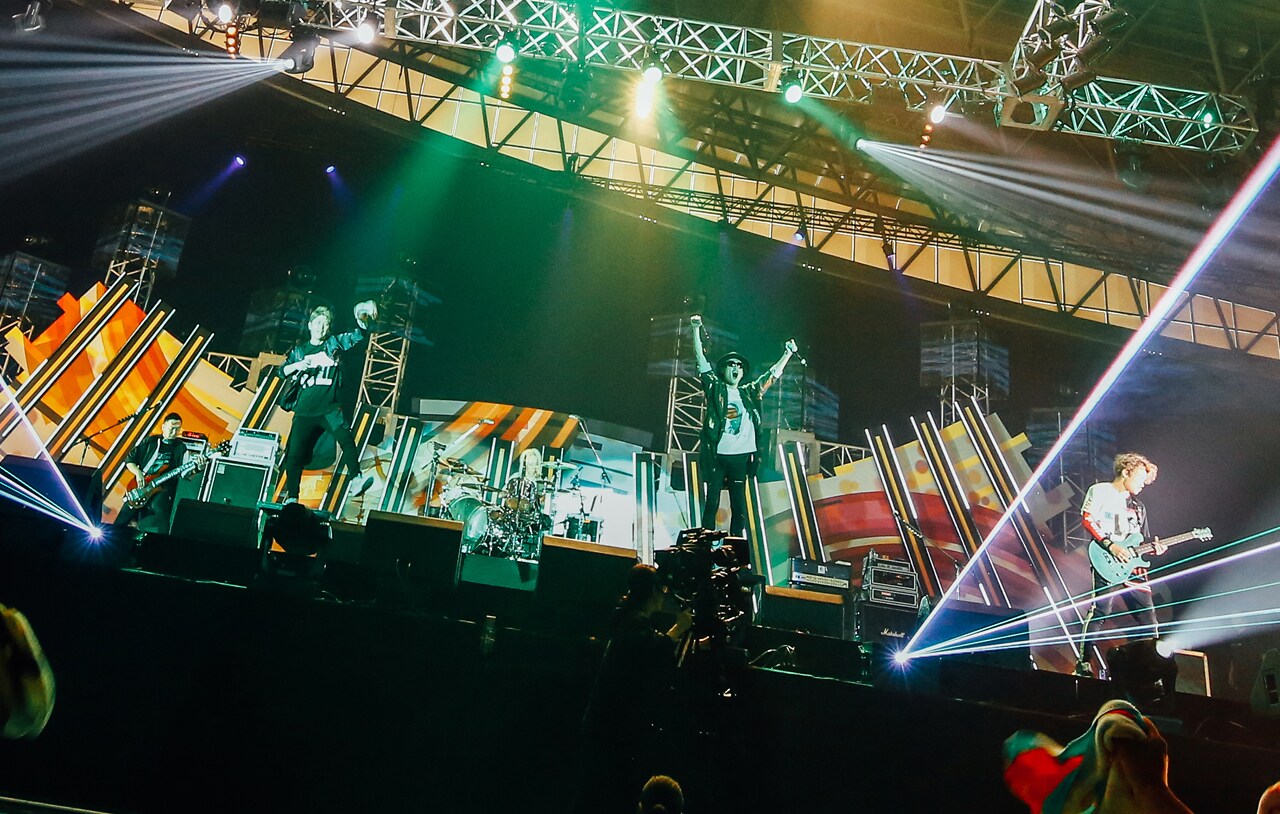 FLOW（撮影：西槇太一）