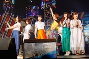 左からのっち(Perfume)、佐々木萌(エドガー・サリヴァン)、あ~ちゃん(Perfume)、Rihwa、かしゆか(Perfume)、藤原さくら。(撮影:上山陽介)
