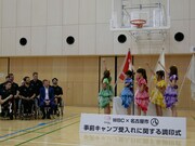 「フレー！ フレー！ カナディアンチーム！」とエールを贈るチームしゃちほこ。（写真提供：スターダストネット）