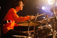 イシヅカタケマル（Dr）（撮影：木村泰之）