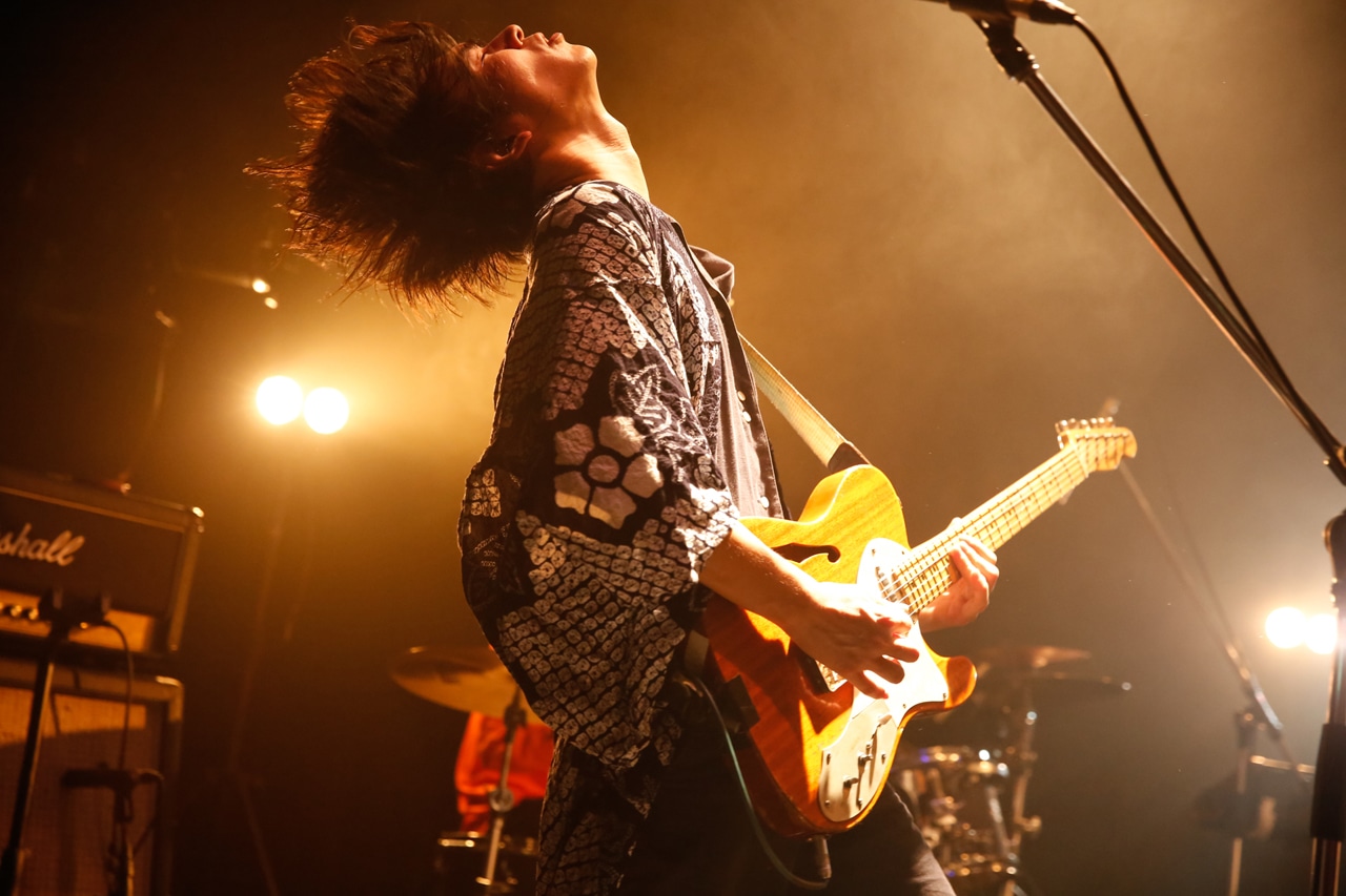 藤原亮（G）（撮影：木村泰之）