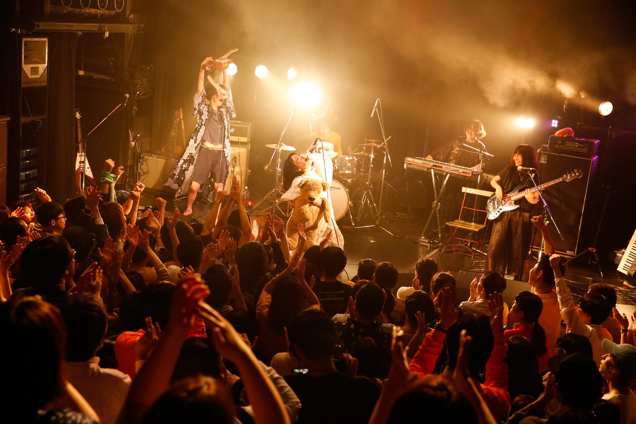 永原真夏＋SUPER GOOD BAND（撮影：木村泰之）