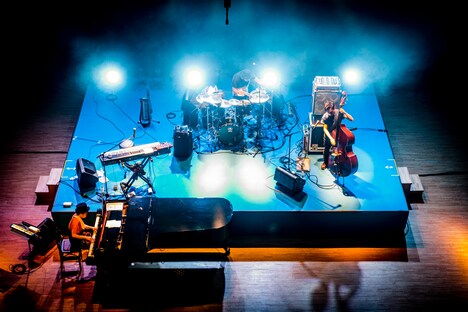 H ZETTRIO「Mysterious Superheroes Tour 2018～濃縮還元遊戯舞台～」の様子。（撮影：西岡浩記）