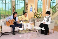 左から南佳孝、杉山清貴、黒柳徹子。(c)テレビ朝日