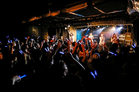 Malcolm Mask McLaren「Light in Distortion」東京・新宿LOFTの様子。（写真提供：エイジアプロモーション）