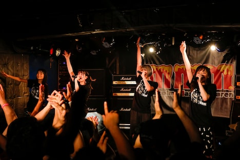 Malcolm Mask McLaren「Light in Distortion」東京・新宿LOFTの様子。（写真提供：エイジアプロモーション）