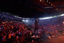 鈴村健一「鈴村健一 満天LIVE 2018 "Going my rail"」の様子。（撮影：草刈雅之）