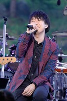 鈴村健一（撮影：草刈雅之）