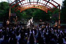 鈴村健一「鈴村健一 満天LIVE 2018 "Going my rail"」の様子。（撮影：草刈雅之）