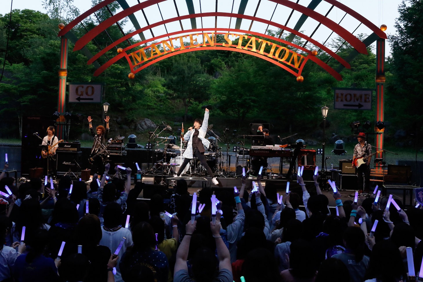 鈴村健一「鈴村健一 満天LIVE 2018 "Going my rail"」の様子。（撮影：草刈雅之）