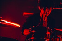 伊藤彬彦（Dr）（Photo by Taichi Nishimaki）