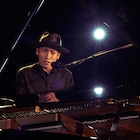 村松崇継がシンガーソングライターとして活動開始「いのちの歌」をセルフカバー