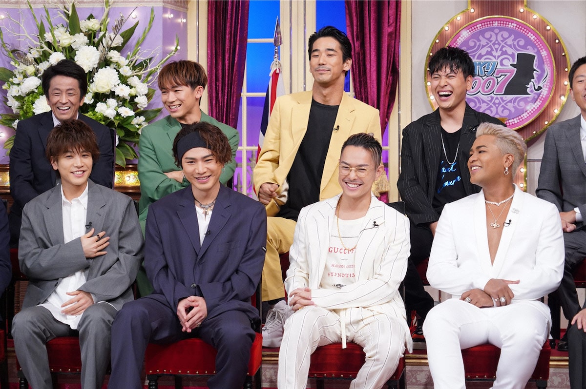 上段左から堀内健、NAOTO、小林直己、山下健二郎。下段左から岩田剛典 