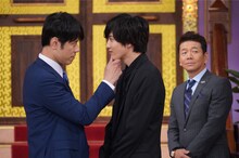 左から原田泰造、志尊淳、上田晋也。(c)日本テレビ