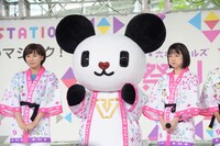 左から山本雪乃アナウンサー、ゴーちゃん。、弘中綾香アナウンサー。