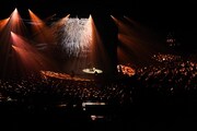 「amazarashi LIVE 理論武装解除」より「隅田川」のパフォーマンスシーン。